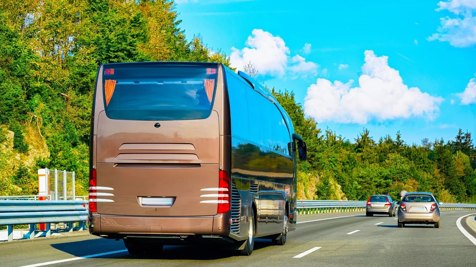 Tourist Bus in Nellai Luxury Travel at Affordable Rates | Tirunelveli Cabs